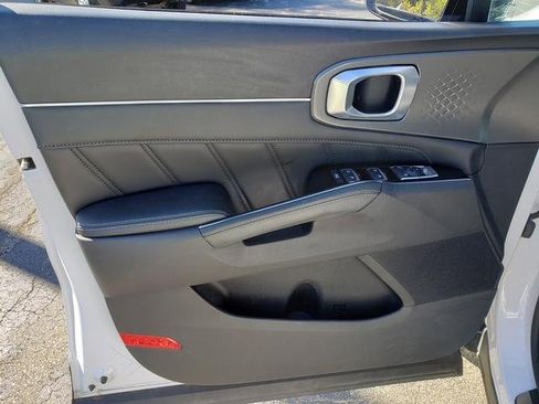 Used 2022 Kia Sorento SX image 11