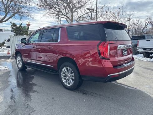 Used 2021 GMC Yukon XL SLT w/ SLT Luxury Package image 3