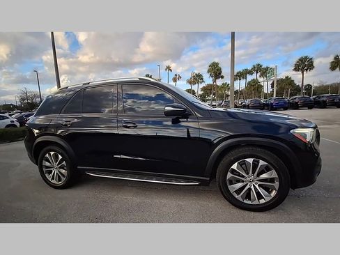 Used 2020 Mercedes-Benz GLE 450 4MATIC w/ Premium Package image 42