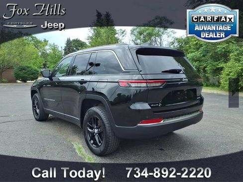 Used 2023 Jeep Grand Cherokee Laredo w/ Luxury Tech Group I AWD/4WD image 6