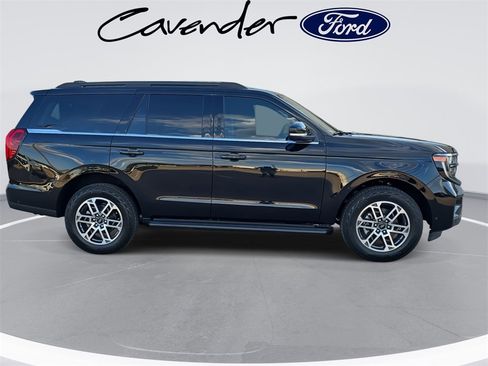 New 2025 Ford Expedition Active image 4