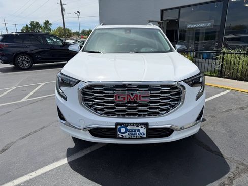 Used 2021 GMC Terrain Denali w/ Denali Premium Package AWD/4WD image 2