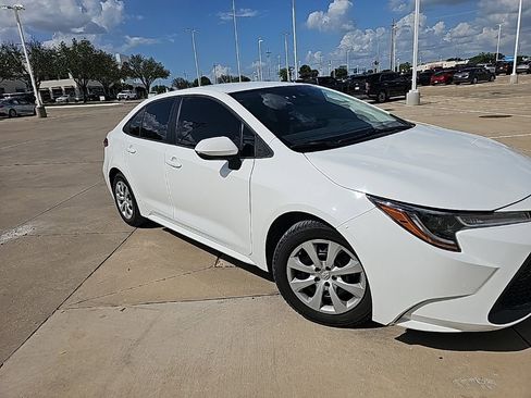 Used 2022 Toyota Corolla LE w/ Carpet Mat Package (TMS) image 1