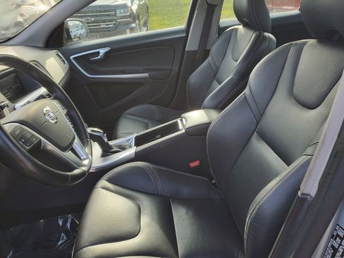 Used 2017 Volvo S60 T5 Dynamic image 13