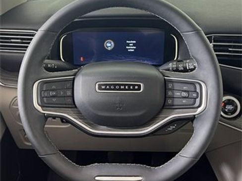 Used 2024 Jeep Wagoneer Series III w/ Flexible Seating Group image 11