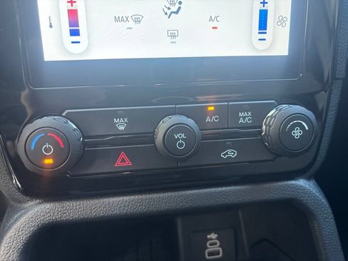 Used 2025 Ford Ranger XLT w/ Chrome Accent Package AWD/4WD image 18