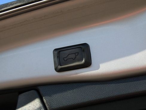 Used 2020 Toyota RAV4 Limited image 37