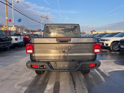 New 2026 Jeep Gladiator Sport image 7