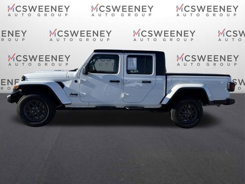 Used 2024 Jeep Gladiator Sport image 2