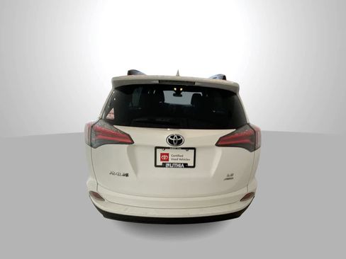 Used 2018 Toyota RAV4 LE image 7