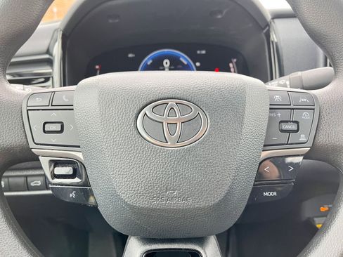 Used 2025 Toyota Camry LE image 27
