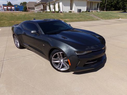 Used 2017 Chevrolet Camaro LT RWD image 14