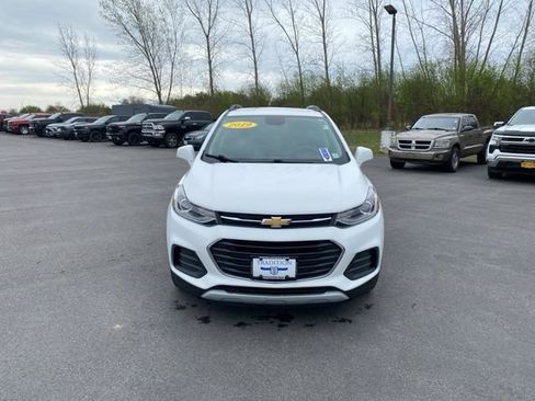 Used 2019 Chevrolet Trax LT w/ LT Convenience Package FWD image 6