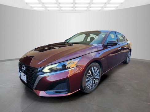 Used 2024 Nissan Altima 2.5 SV FWD image 3