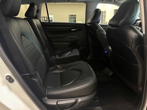 Used 2023 Toyota Highlander XLE AWD/4WD image 26