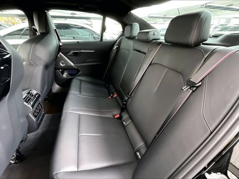 Used 2025 BMW M5 w/ Executive Package image 20