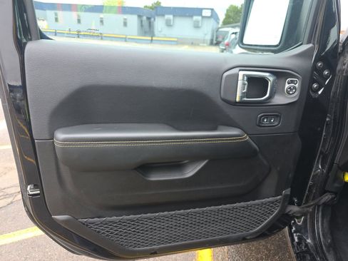 Used 2025 Jeep Wrangler Unlimited Sahara w/ Safety Group AWD/4WD image 11