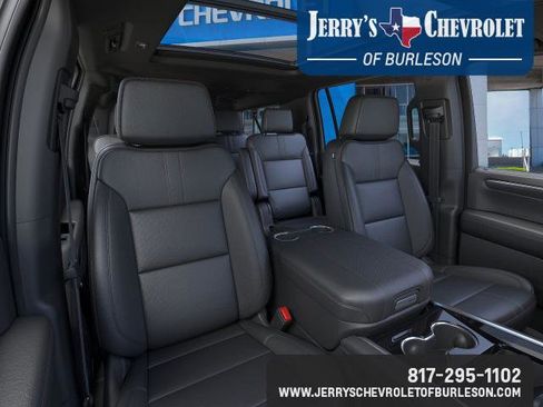 New 2026 Chevrolet Suburban RST w/ RST Capability Package AWD/4WD image 18