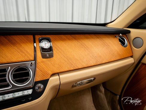 Used 2015 Rolls-Royce Wraith RWD image 33