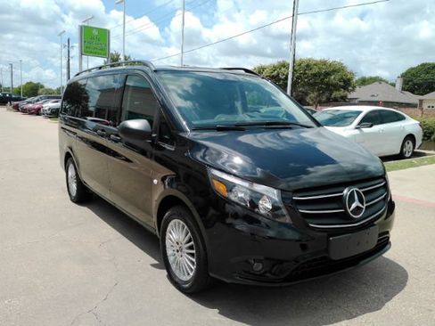 Used 2023 Mercedes-Benz Metris Passenger image 3