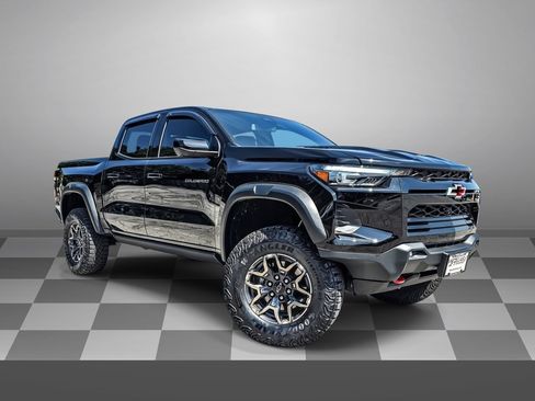 Used 2025 Chevrolet Colorado ZR2 w/ Technology Package AWD/4WD image 1