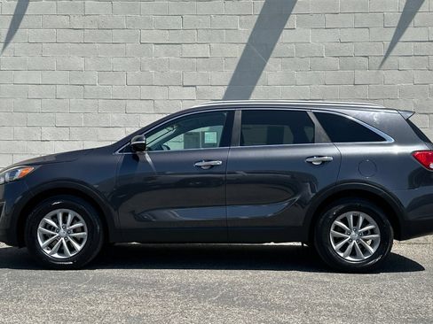Used 2018 Kia Sorento FWD image 7