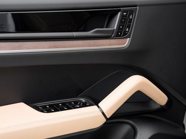 Certified 2026 Porsche Cayenne AWD/4WD image 8