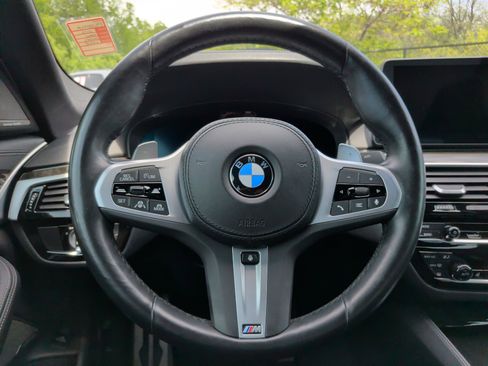 Used 2022 BMW M550i xDrive w/ Dynamic Handling Package AWD/4WD image 21