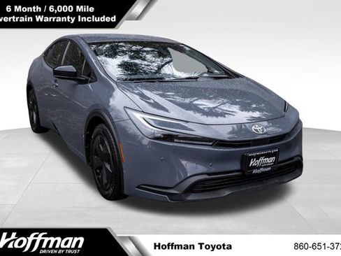 Used 2025 Toyota Prius LE FWD image 1