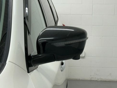 Used 2018 Nissan Pathfinder SL w/ Midnight Edition Package image 13