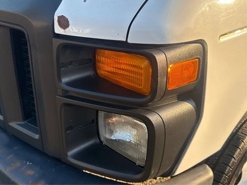 Used 2013 Ford E-350 and Econoline 350 Super Duty RWD image 17