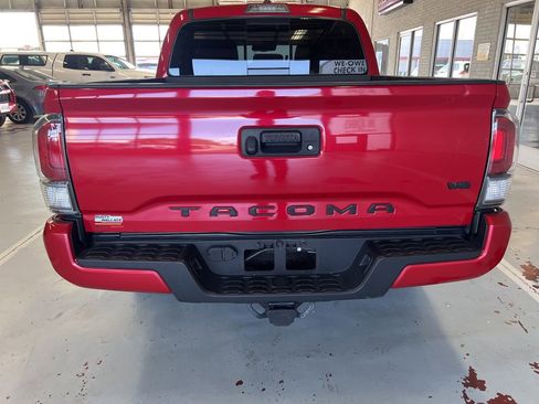 Used 2022 Toyota Tacoma TRD Sport AWD/4WD image 5