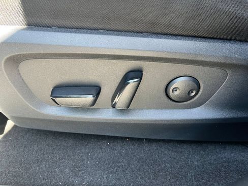 Used 2025 Nissan Pathfinder SV FWD image 21