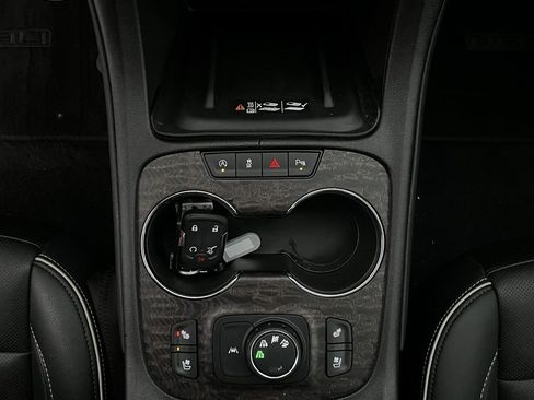 Used 2023 GMC Acadia Denali image 22