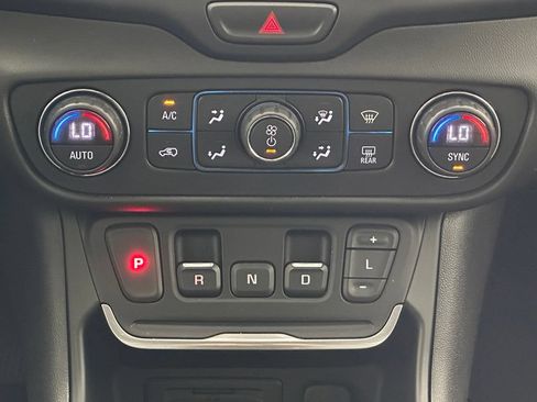 Used 2019 GMC Terrain SLT w/ Preferred Package AWD/4WD image 25
