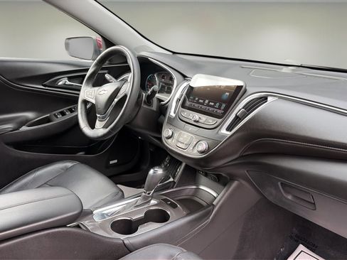 Used 2016 Chevrolet Malibu LT w/ Leather Package FWD image 10