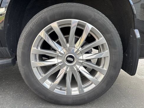 Used 2021 Cadillac Escalade Premium Luxury w/ LPO, Illumination Package image 19