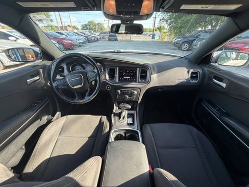 Used 2019 Dodge Charger SXT RWD image 12