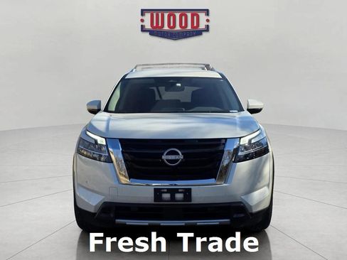 Used 2024 Nissan Pathfinder SL image 2