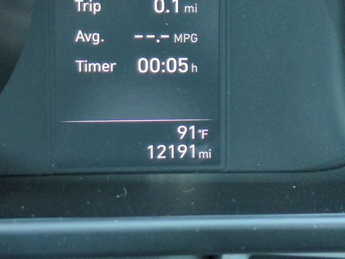 Used 2022 Hyundai Elantra Blue FWD image 25