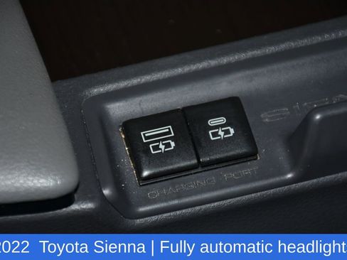 Used 2022 Toyota Sienna XLE w/ XLE Plus Package FWD image 25