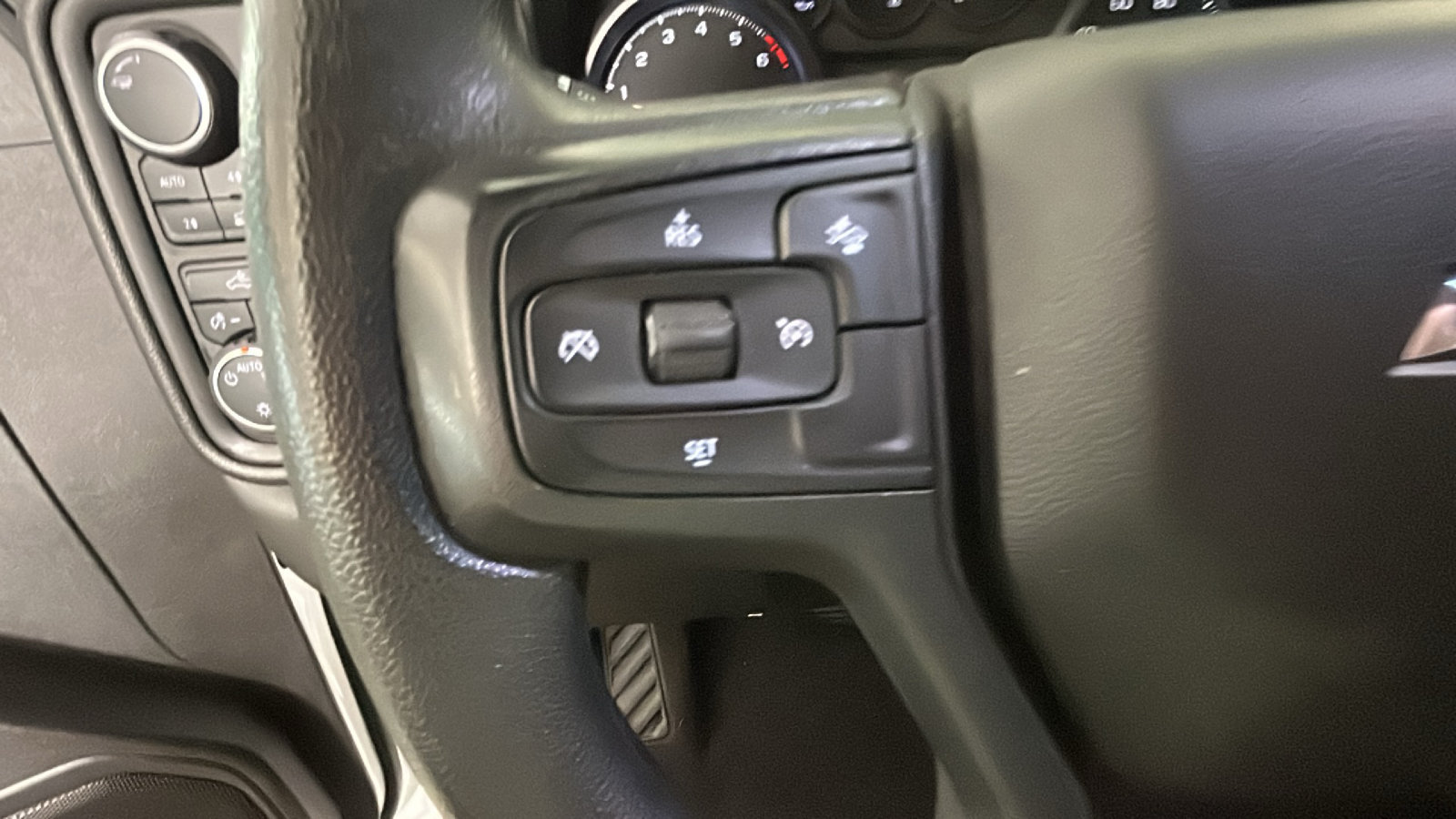 Used 2023 Chevrolet Silverado 1500 Custom AWD/4WD image 17