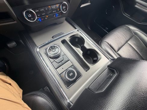 Used 2019 Ford Expedition Max XLT w/ Equipment Group 202A AWD/4WD image 20