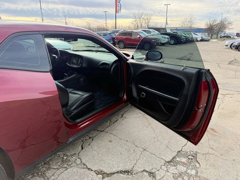Used 2019 Dodge Challenger SXT w/ Plus Package image 19