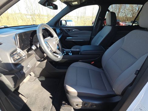 Used 2025 Chevrolet Traverse LT image 15