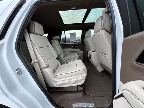Used 2025 GMC Yukon Denali w/ Sun & Power Step Package image 22