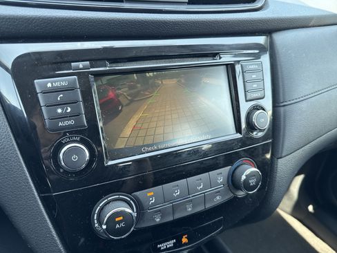 Used 2018 Nissan Rogue S AWD/4WD image 19