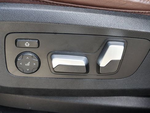 Used 2022 BMW X7 xDrive40i w/ M Sport Package image 21