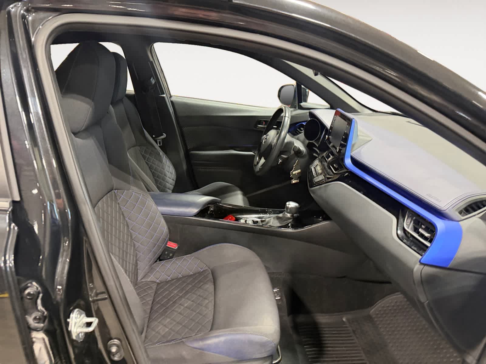 Used 2021 Toyota C-HR XLE FWD image 16