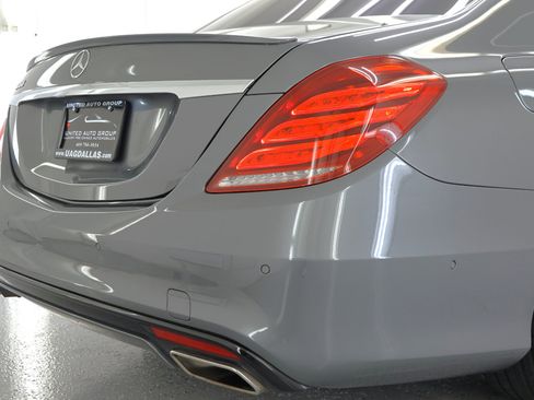 Used 2017 Mercedes-Benz S 550 Sedan w/ Sport Package w/ Sport Package image 19